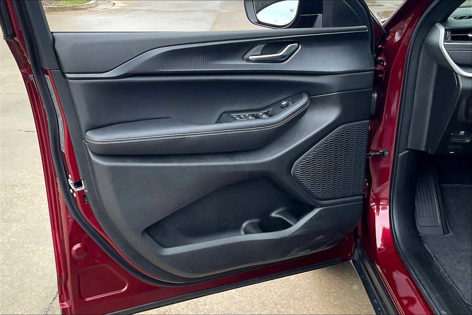 New 2025 Jeep Grand Cherokee Laredo X w/ Luxury Tech Group I image 10