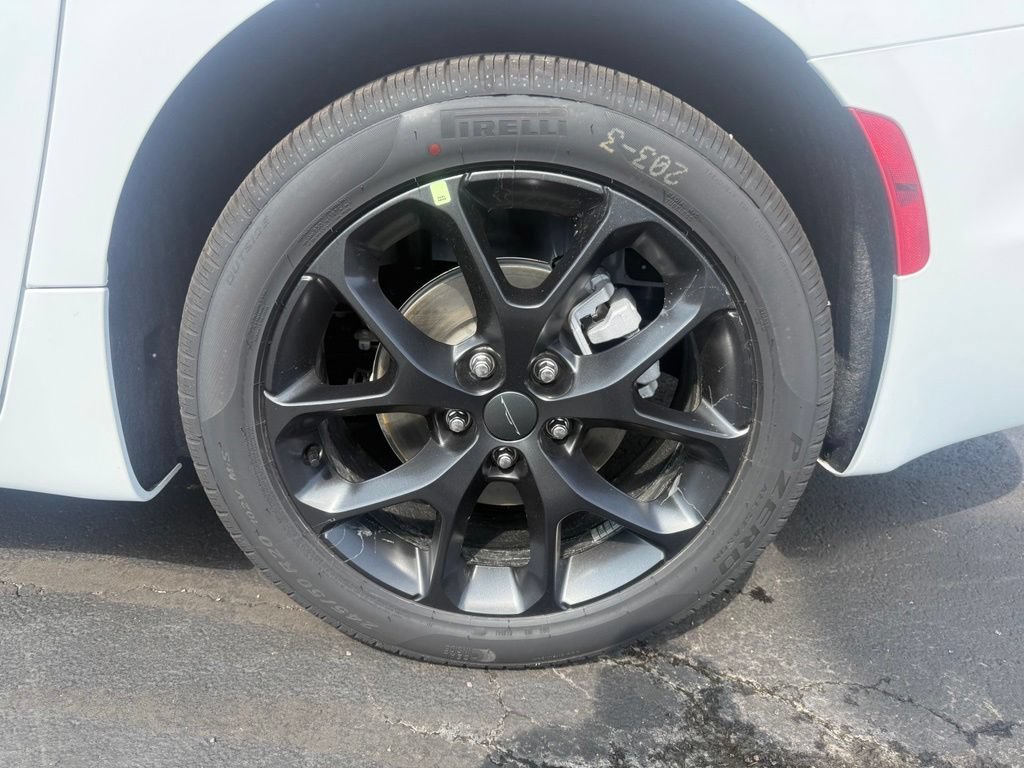 New 2027 Chrysler Pacifica Select FWD image 31