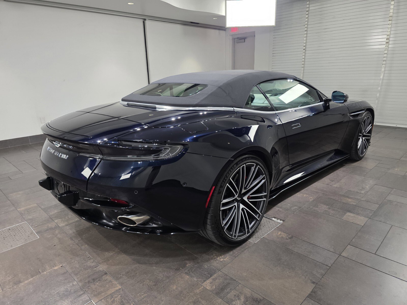 Used 2024 Aston Martin DB12 Volante image 27