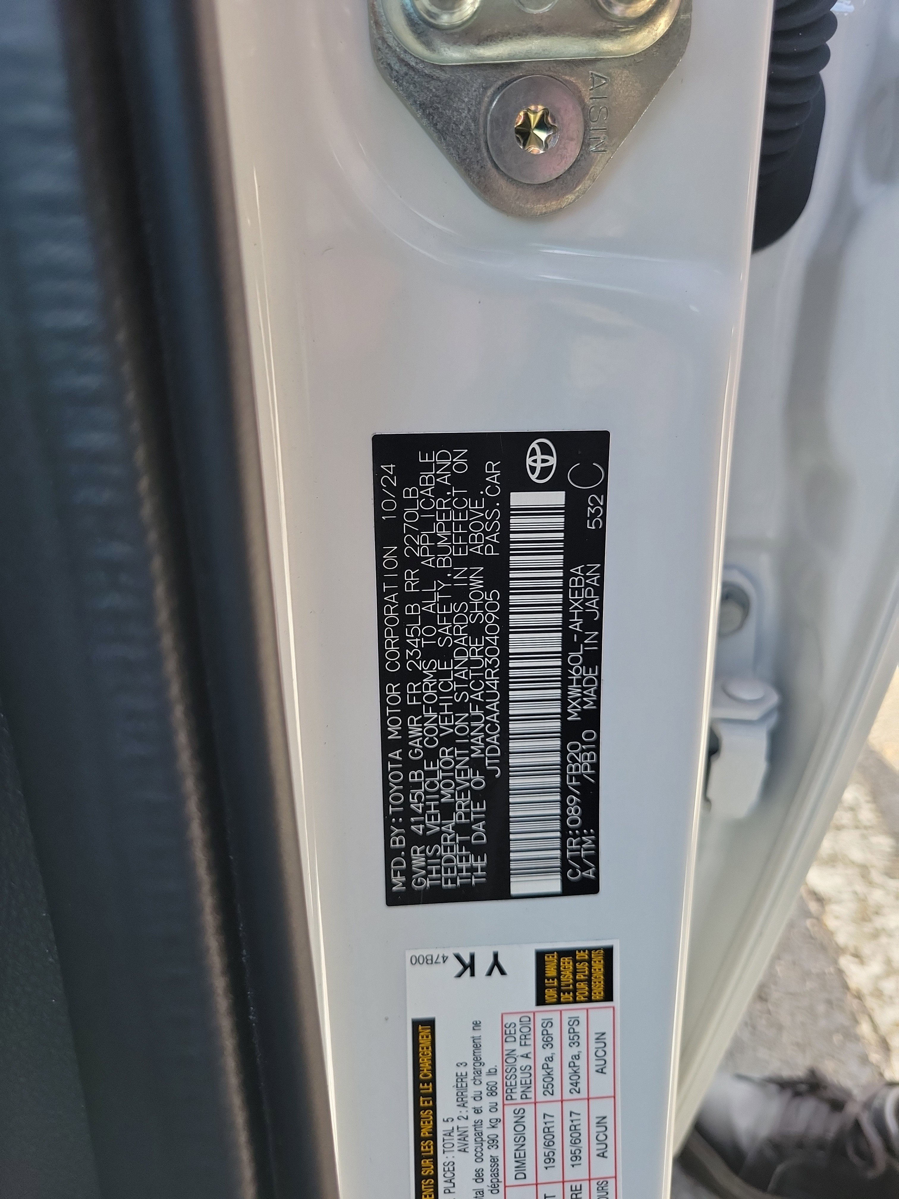 Used 2024 Toyota Prius LE image 30