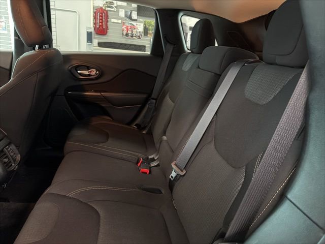 Used 2016 Jeep Cherokee Latitude w/ Cold Weather Group image 23
