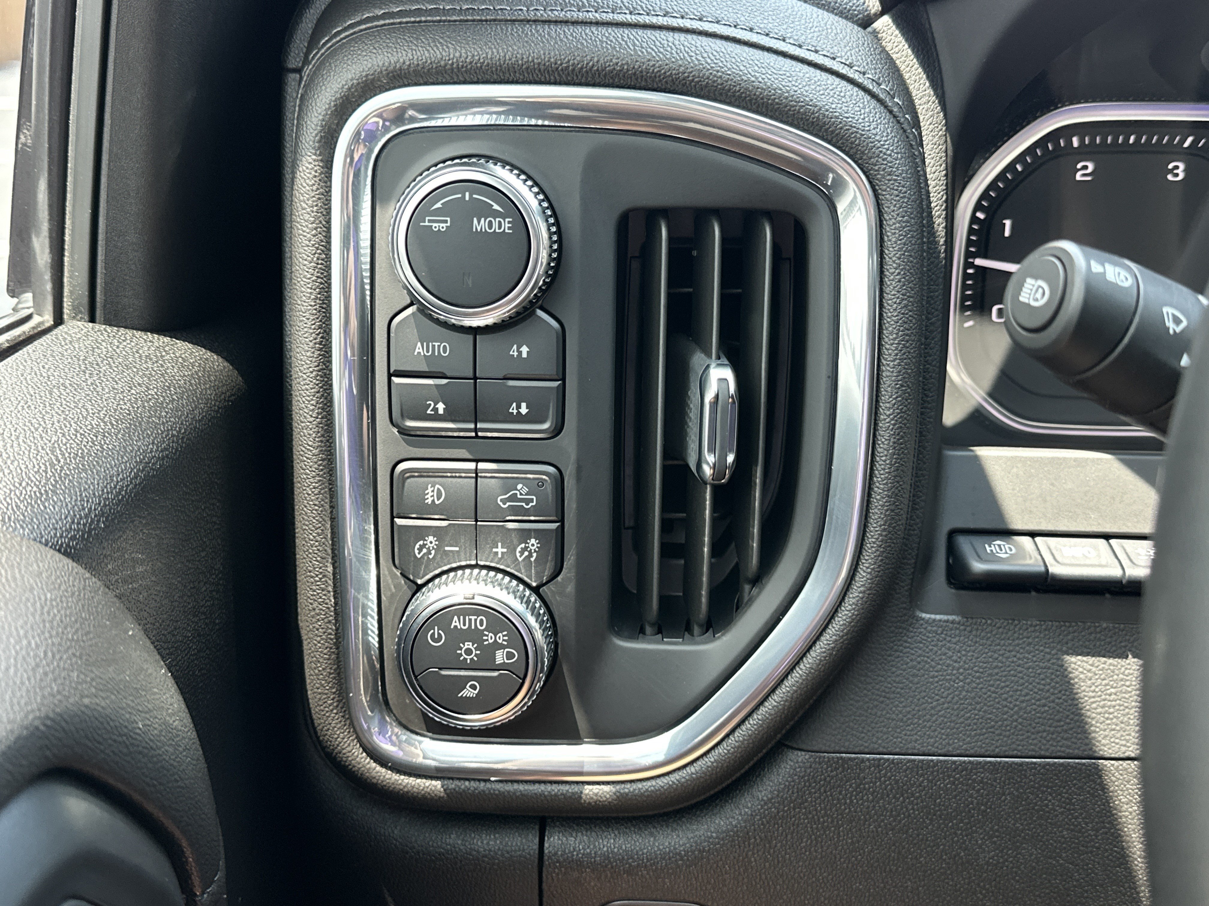 Used 2023 GMC Sierra 3500 Denali w/ Denali Black Diamond Edition AWD/4WD image 28