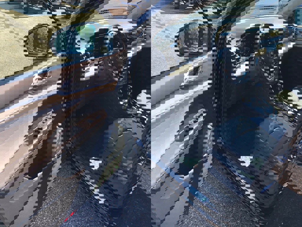 New 2025 Volkswagen Taos SEL image 11