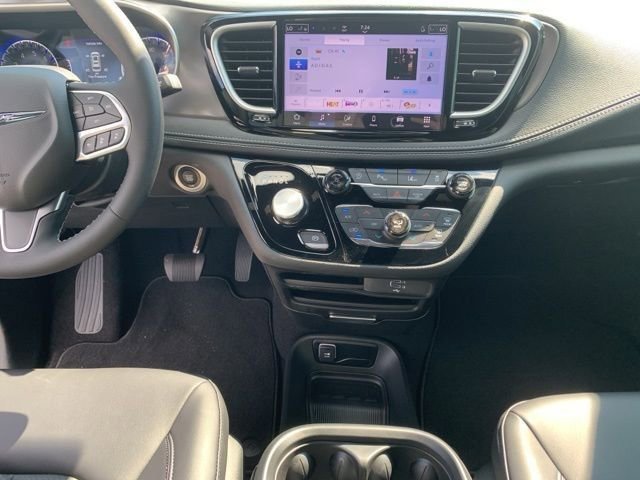 New 2026 Chrysler Pacifica Select image 17