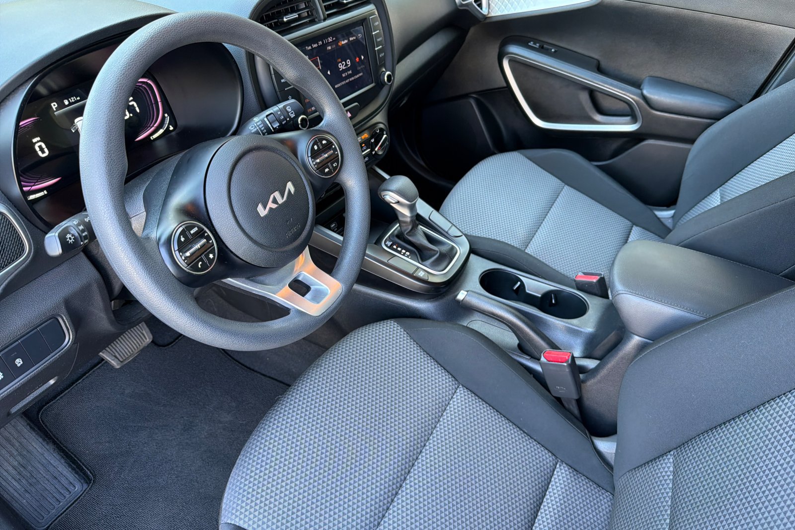 Used 2024 Kia Soul LX FWD image 7