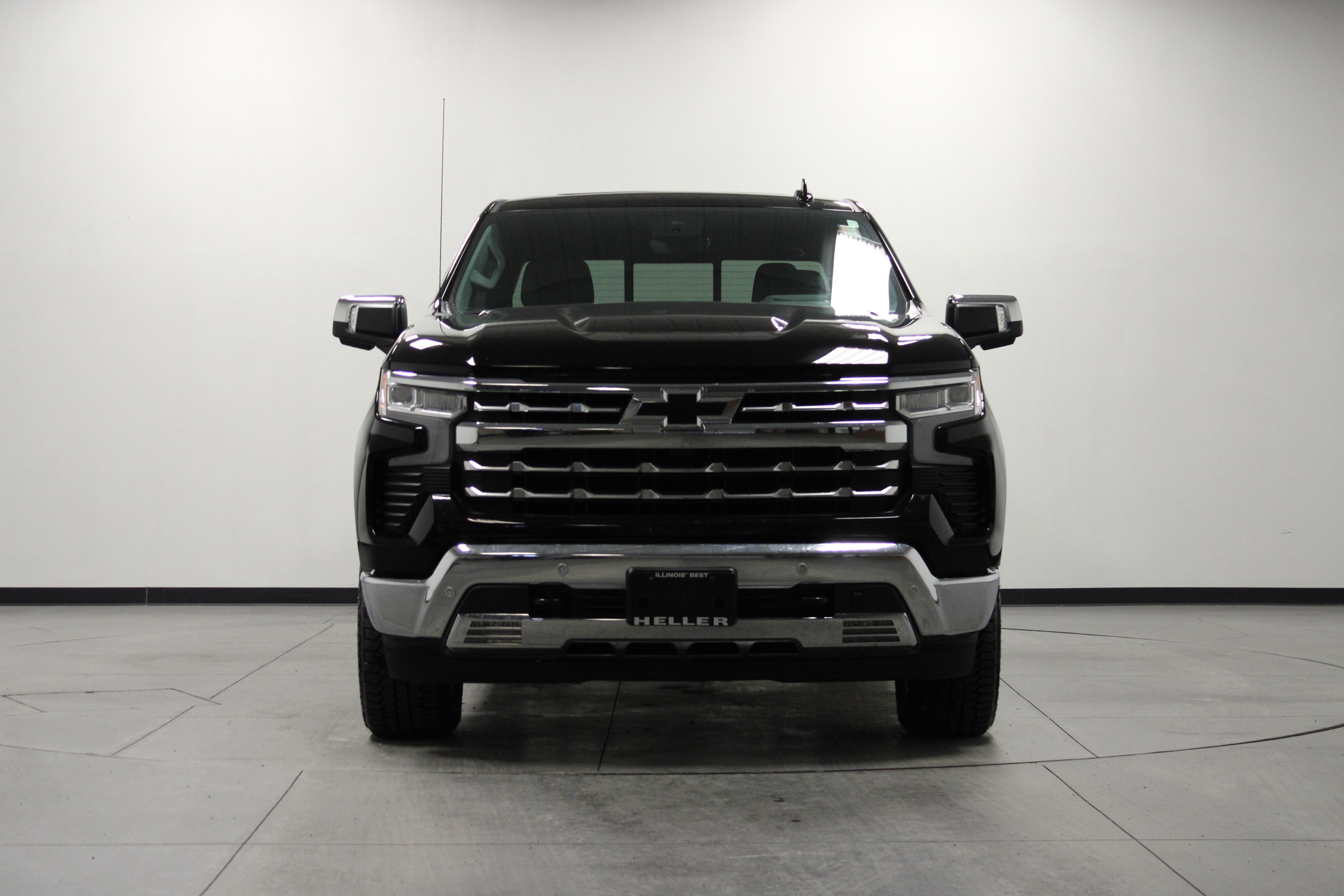 Used 2024 Chevrolet Silverado 1500 LTZ w/ LTZ Premium Package image 9