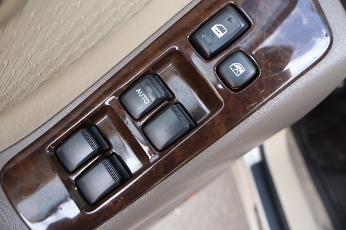 Used 2005 Toyota Highlander 2WD V6 w/ 3rd Row image 27