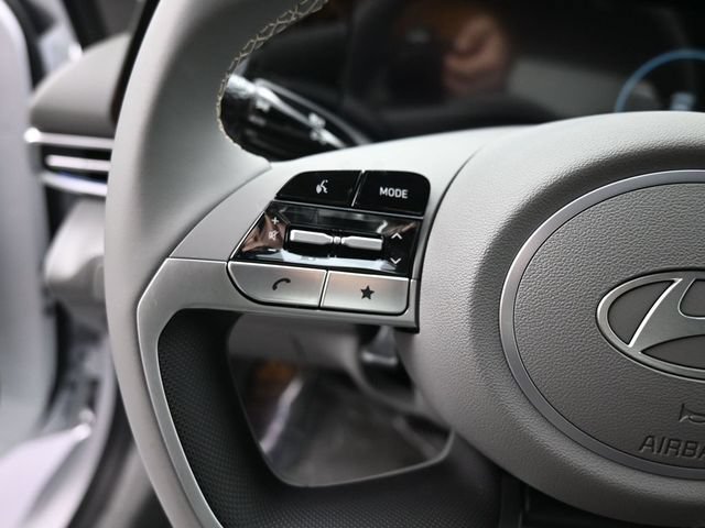 Used 2025 Hyundai Elantra SEL FWD image 19