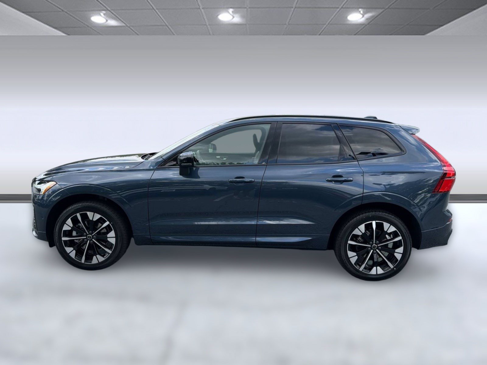 New 2026 Volvo XC60 B5 Plus w/ Protection Package Premier AWD/4WD image 2
