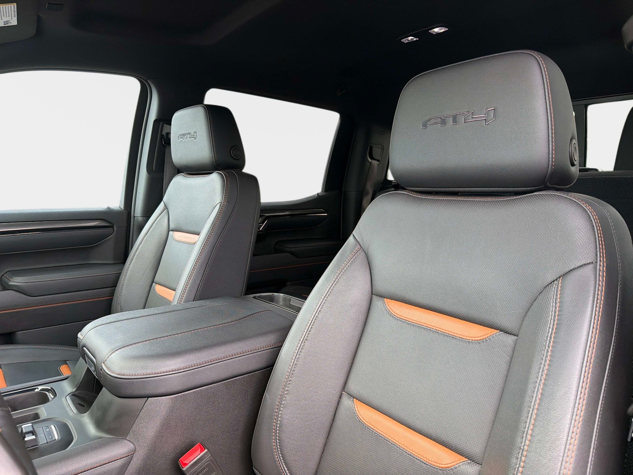 Used 2025 GMC Sierra 1500 AT4 w/ AT4 Premium Package AWD/4WD image 32