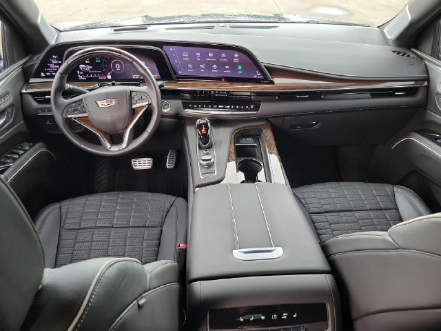 Used 2024 Cadillac Escalade Sport Platinum w/ LPO, ONYX Package AWD/4WD image 17