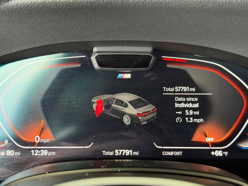 Used 2022 BMW 740i w/ M Sport Package image 28