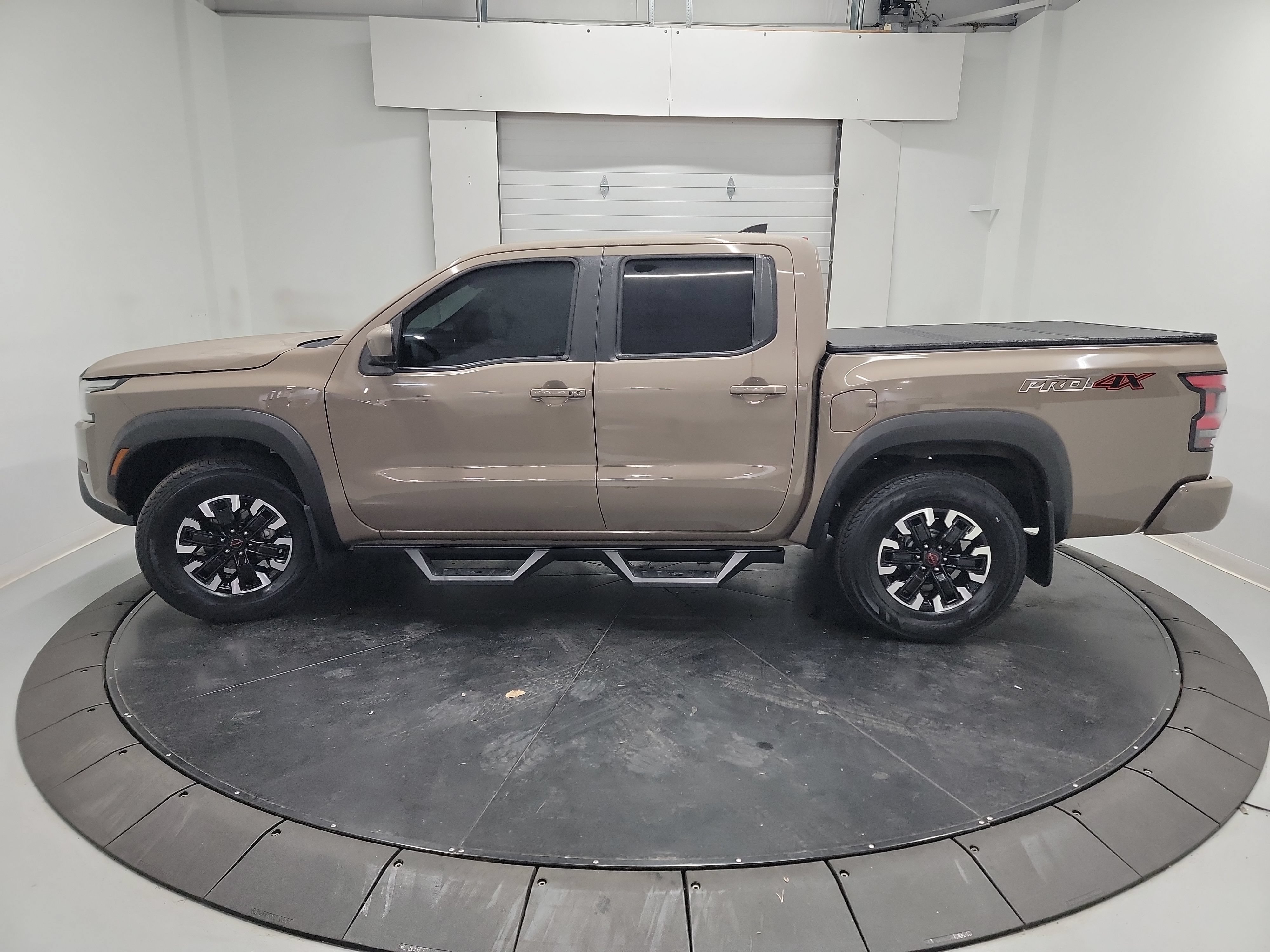 Used 2022 Nissan Frontier PRO-4X w/ Technology Package AWD/4WD image 4