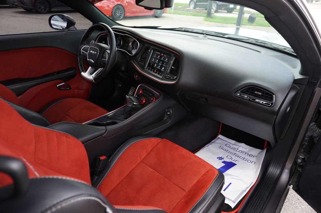 Used 2018 Dodge Challenger SRT image 25