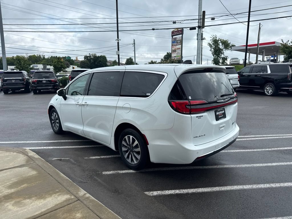 Used 2023 Chrysler Pacifica Touring-L FWD image 5