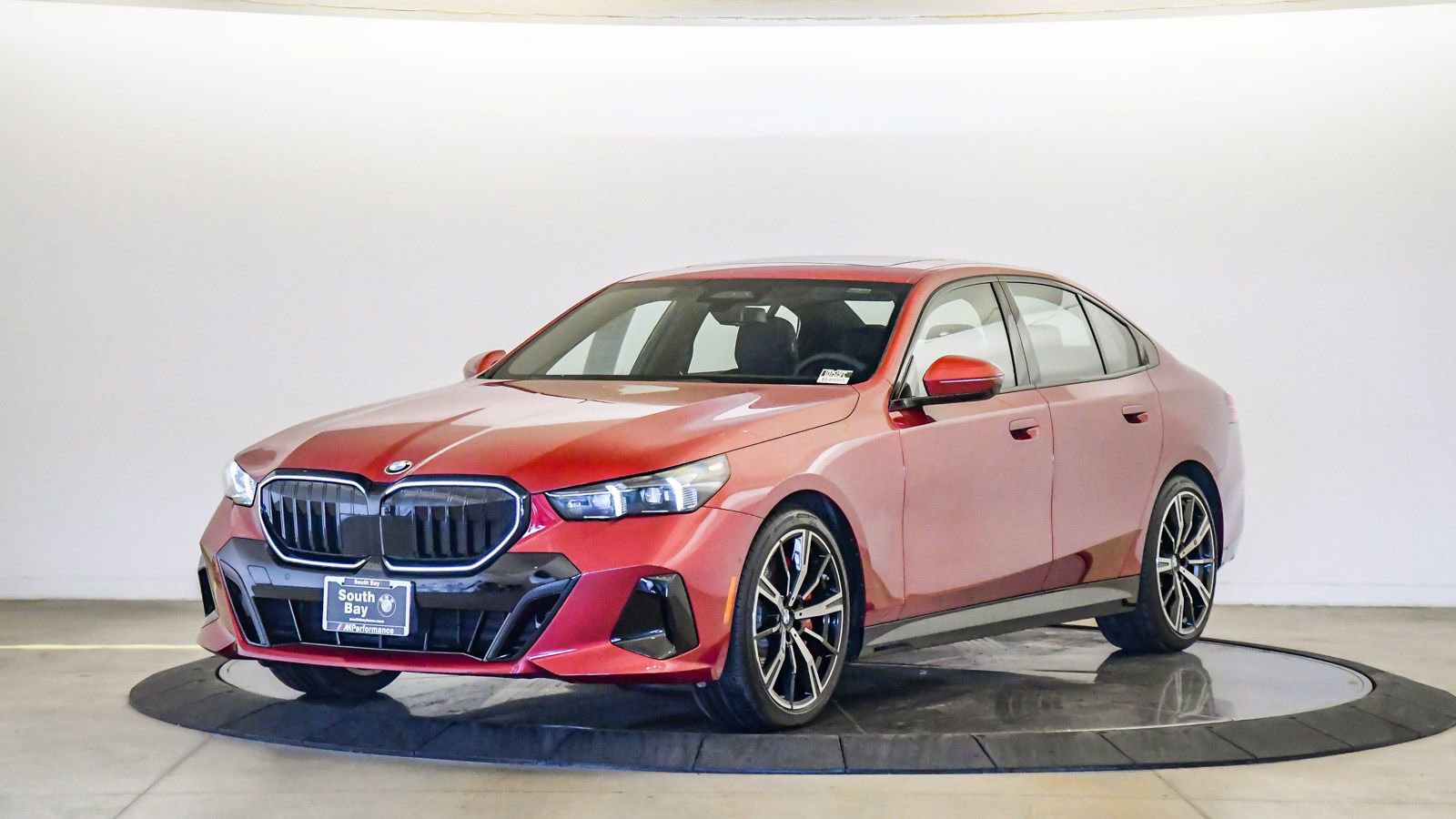 Used 2026 BMW 540i xDrive image 1