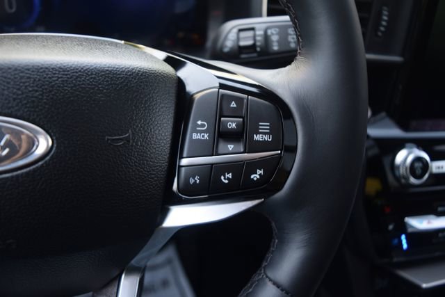 Used 2023 Ford Explorer Platinum w/ Technology Package AWD/4WD image 5