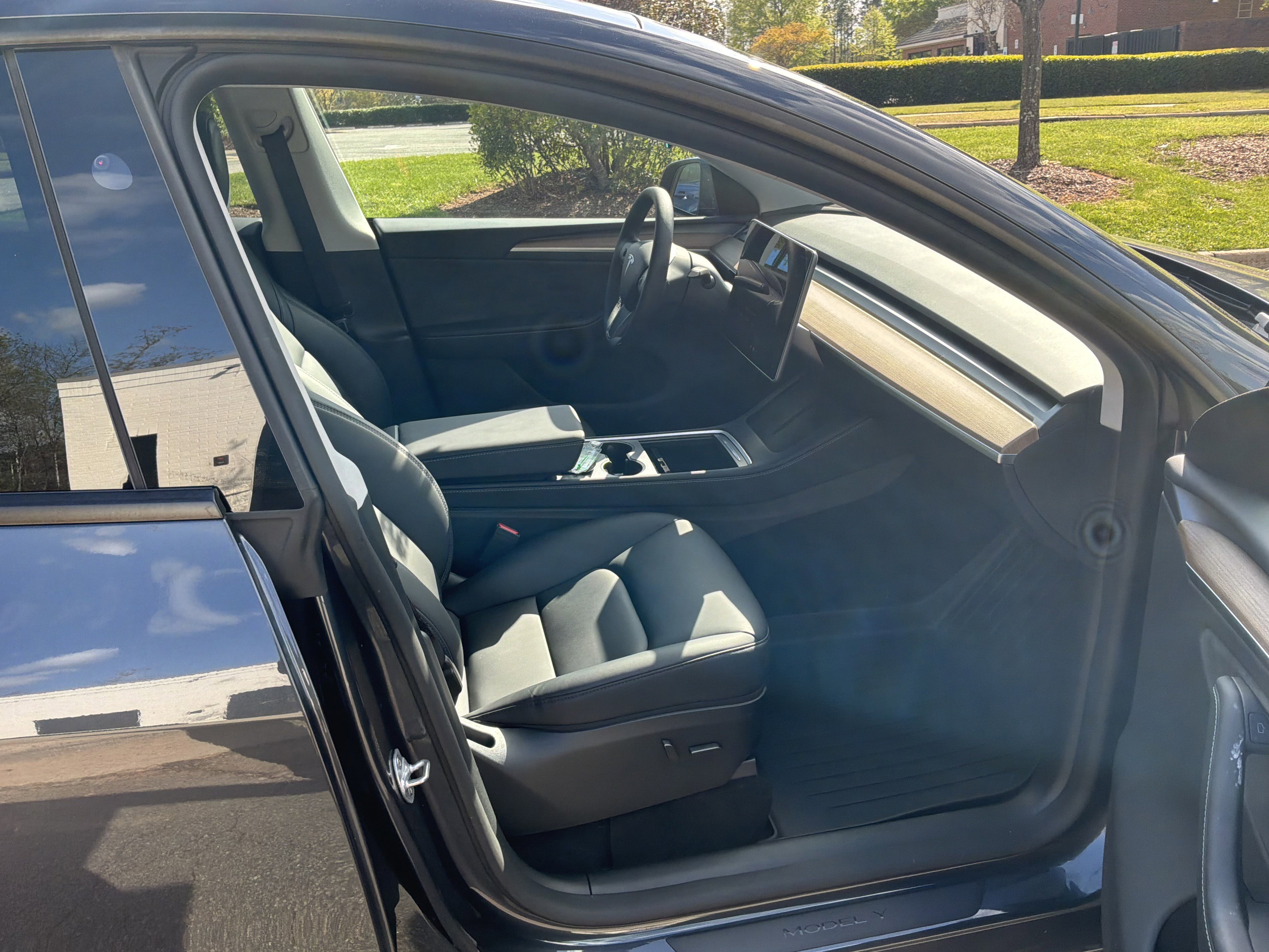 Used 2024 Tesla Model Y Long Range image 33