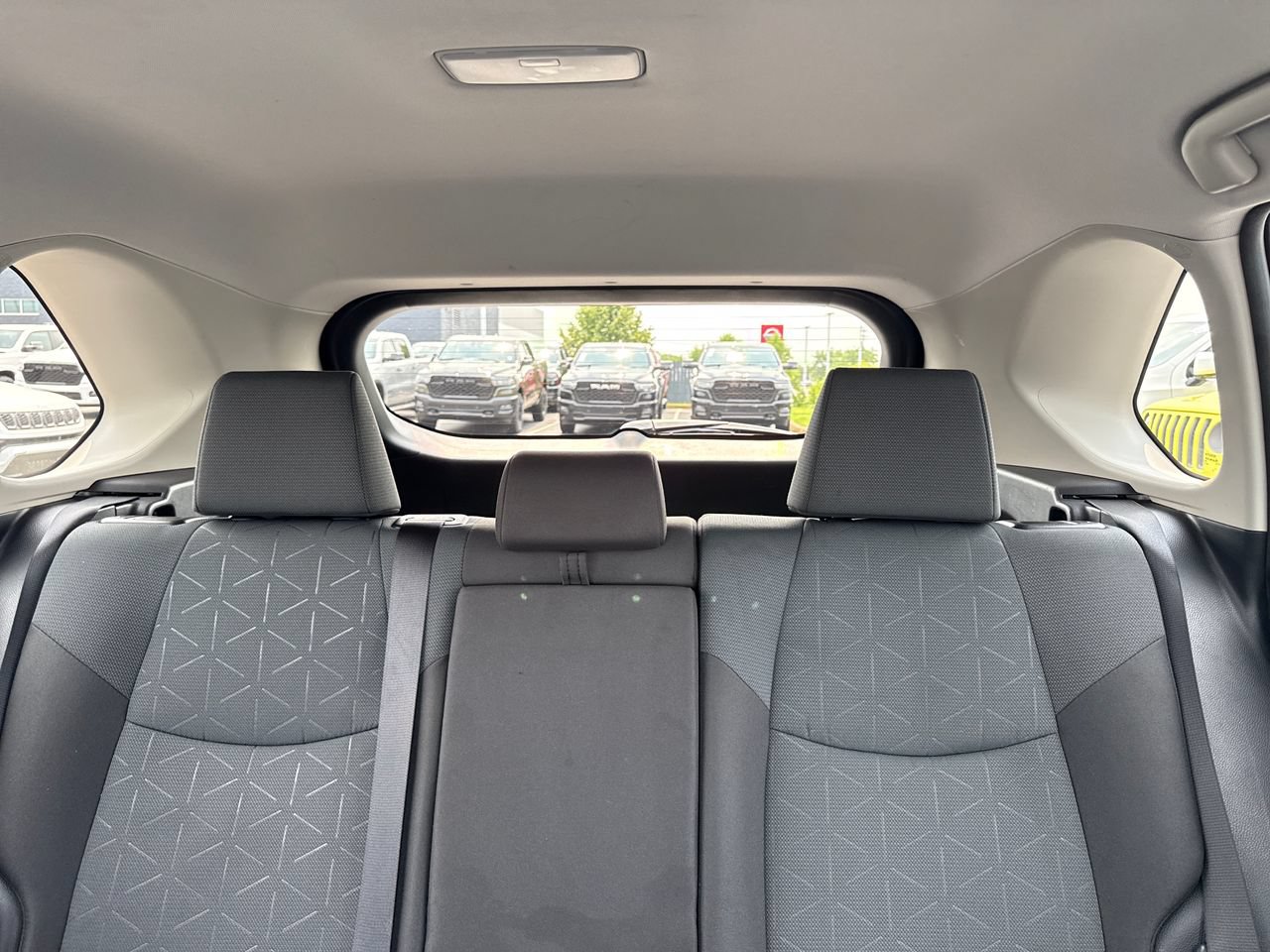 Used 2025 Toyota RAV4 XLE AWD/4WD image 24