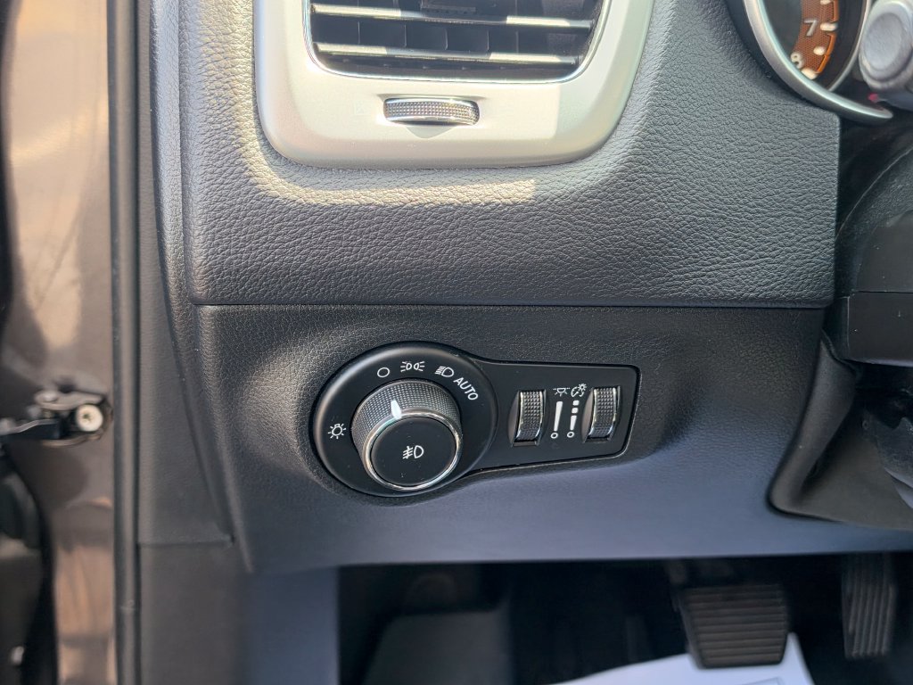 Used 2018 Jeep Compass Latitude AWD/4WD image 14