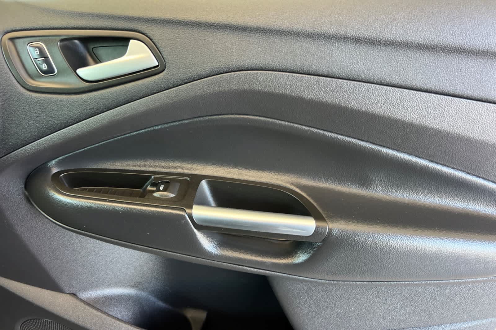 Used 2017 Ford Escape SE FWD image 19