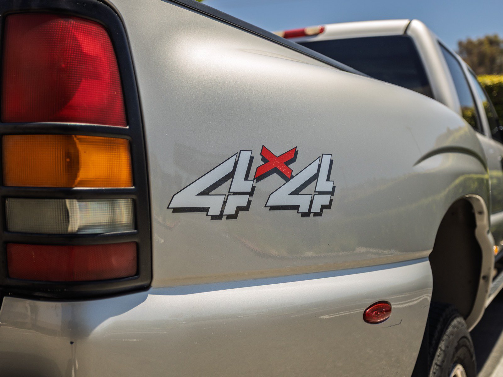 Used 2004 GMC Sierra 3500 SLT w/ Heavy-Duty Power Package AWD/4WD image 9
