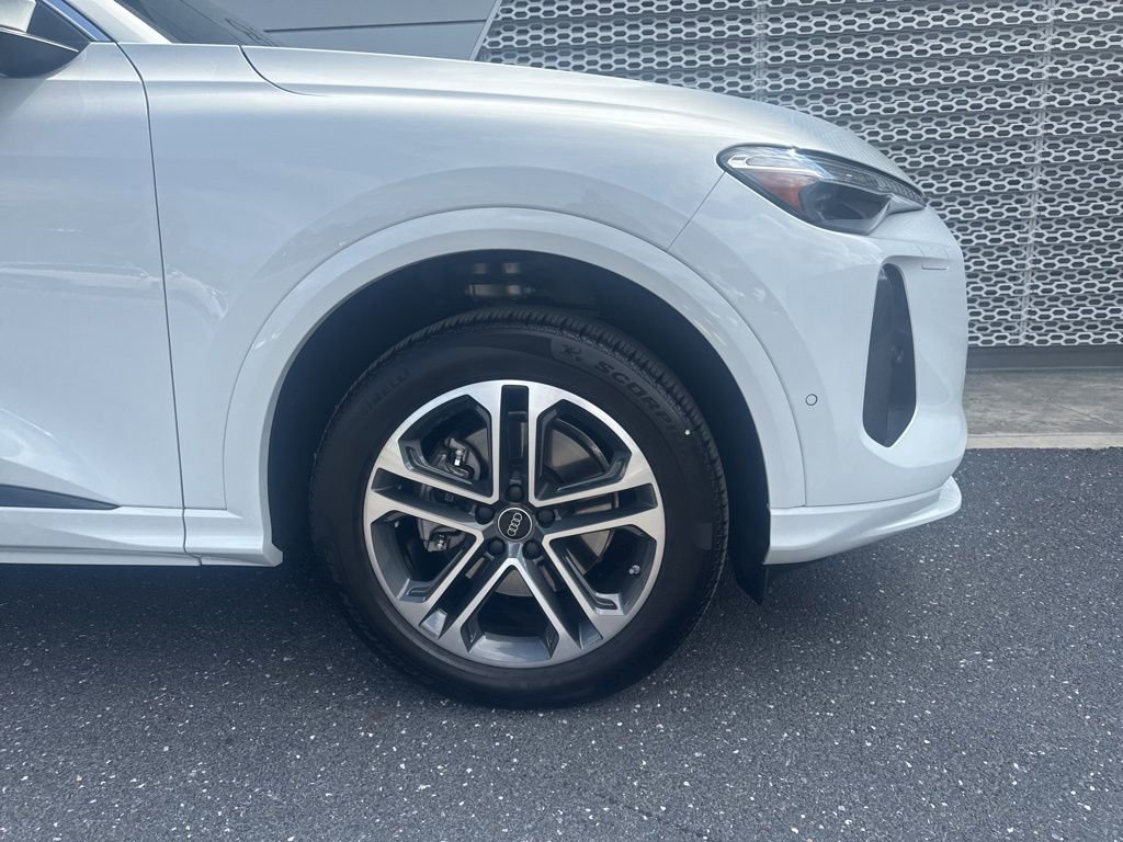 Certified 2025 Audi Q5 Premium w/ Premium Plus AWD/4WD image 3
