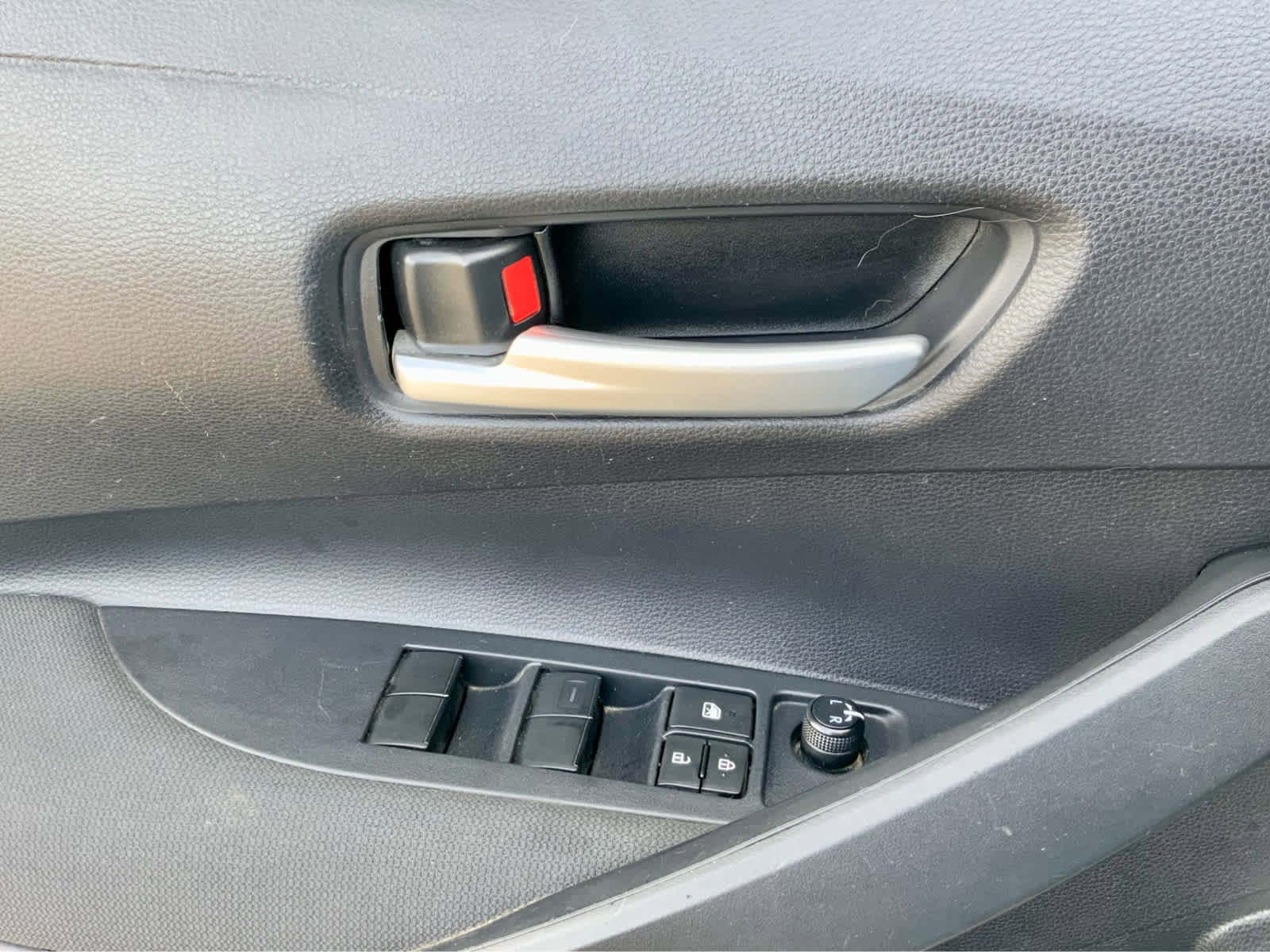 Used 2020 Toyota Corolla LE image 46