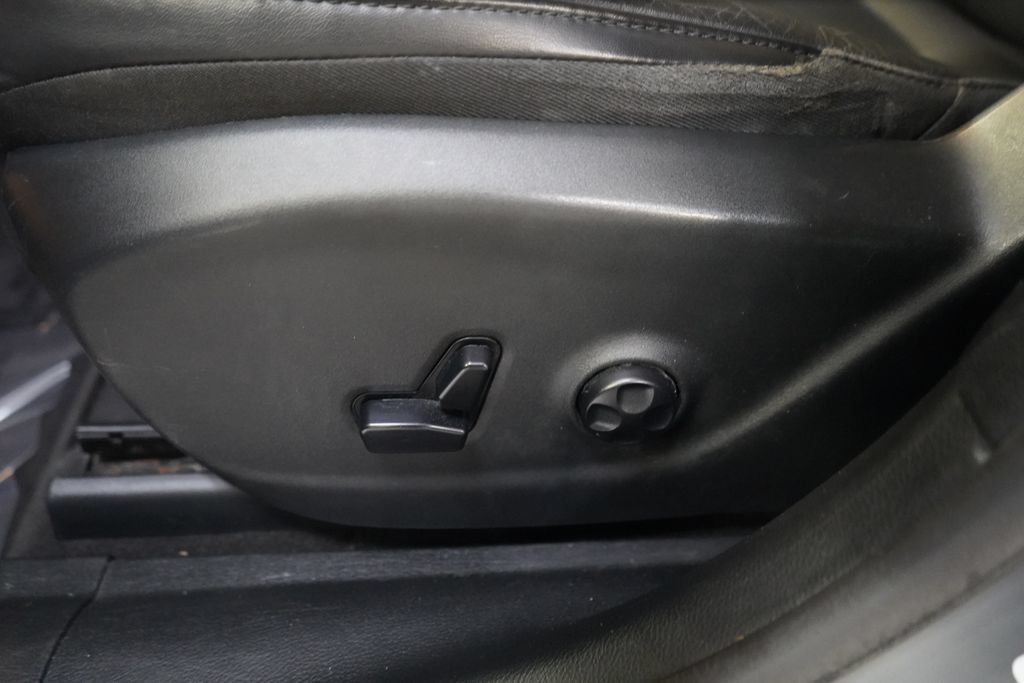Used 2020 Jeep Cherokee Limited FWD image 17