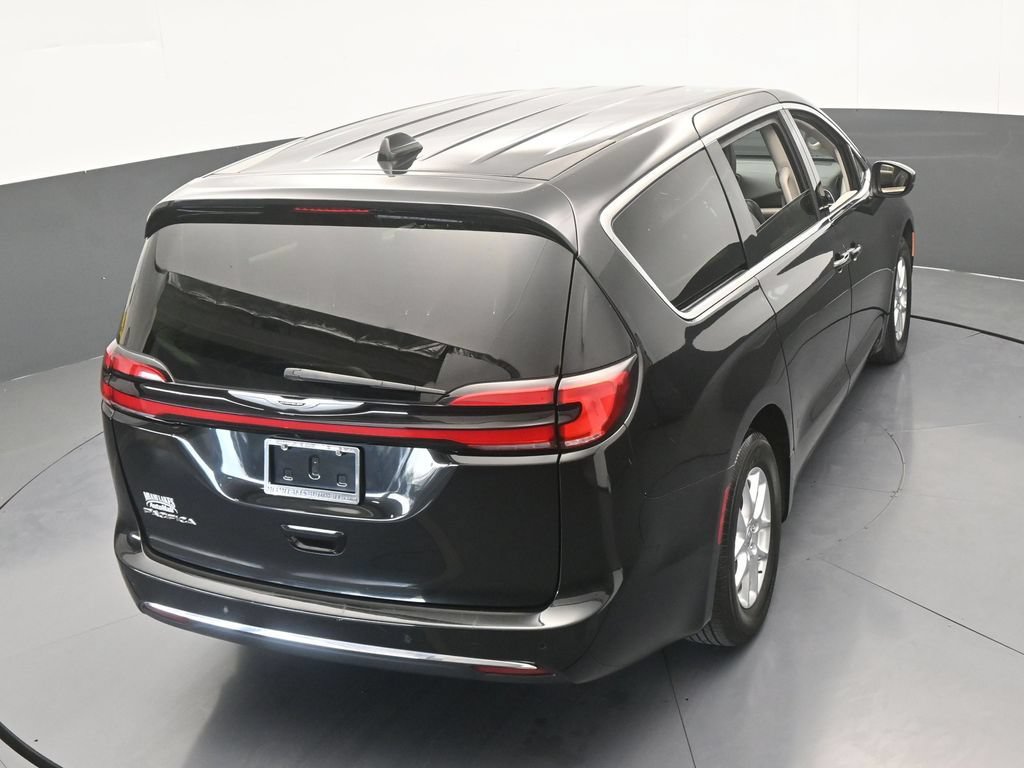 Used 2023 Chrysler Pacifica Touring-L FWD image 48