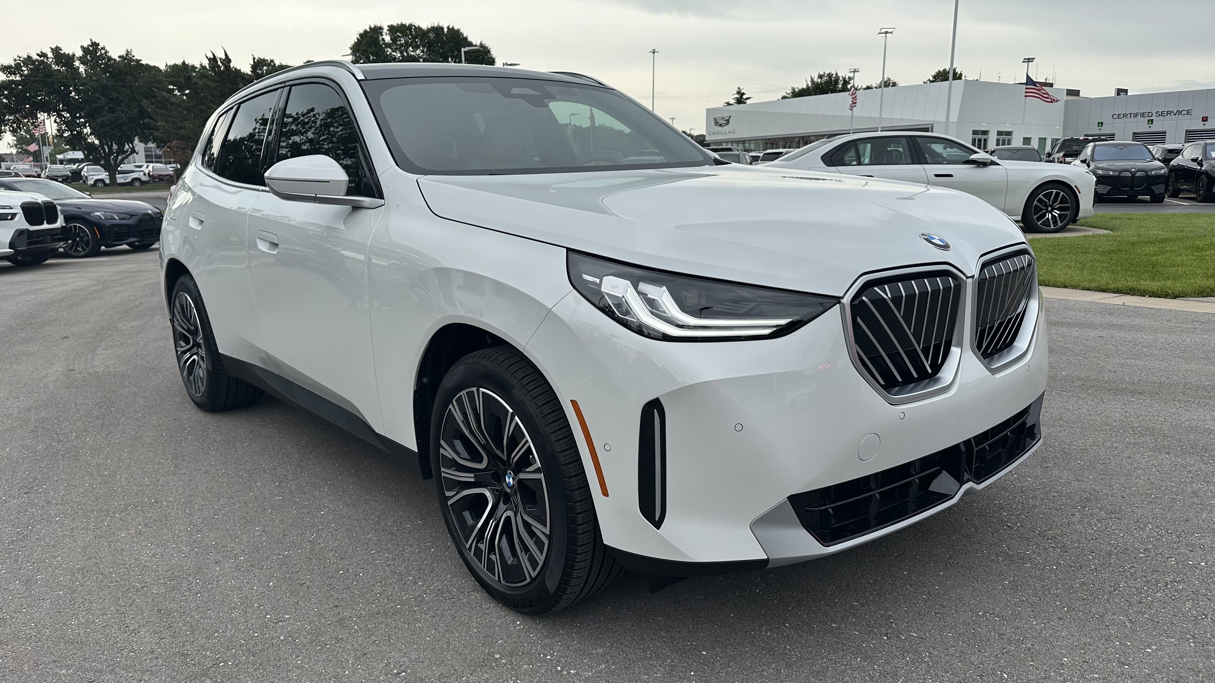 Used 2025 BMW X3 xDrive30i w/ Convenience Package AWD/4WD image 2