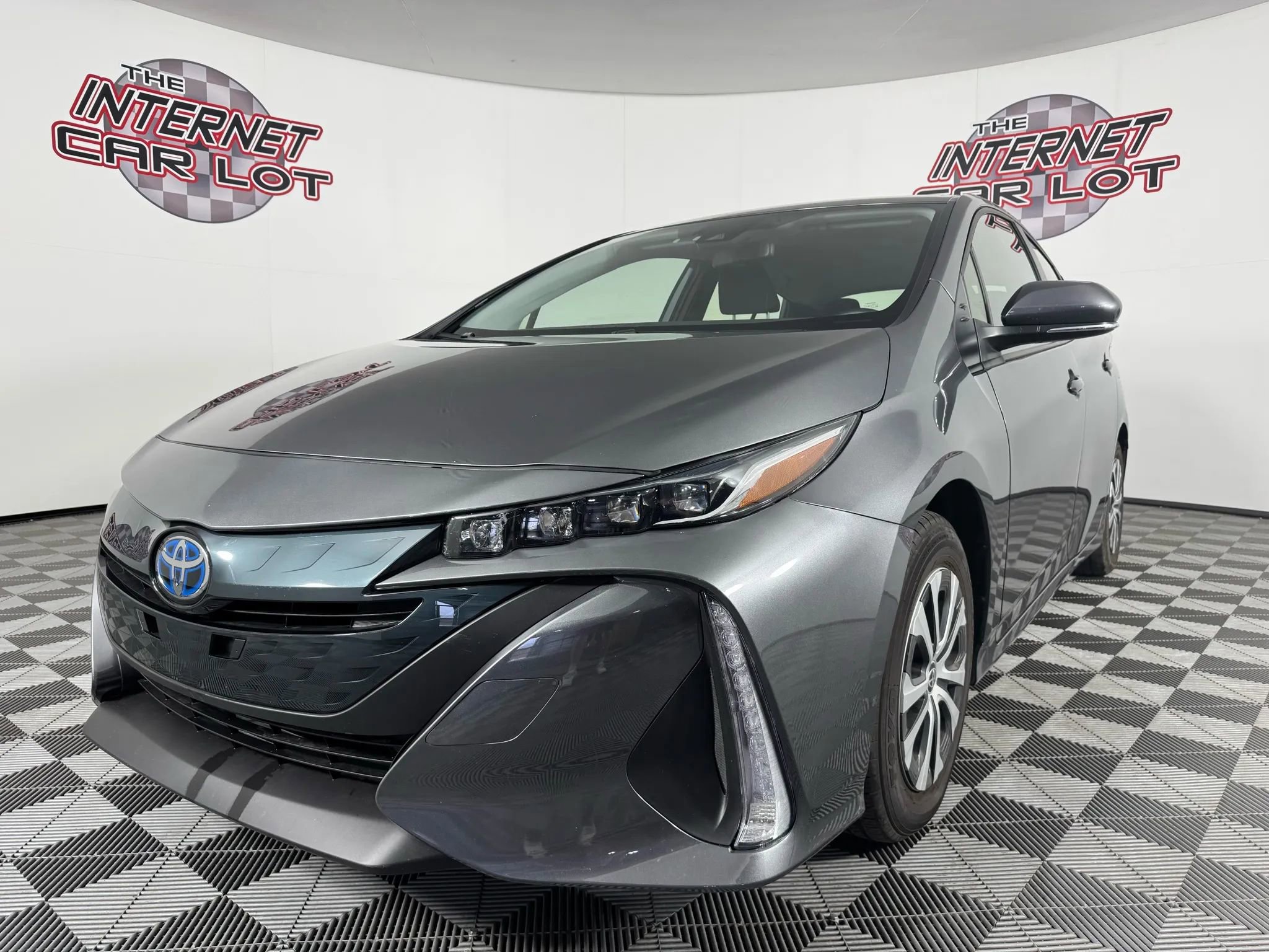 Used 2022 Toyota Prius Prime LE FWD image 3