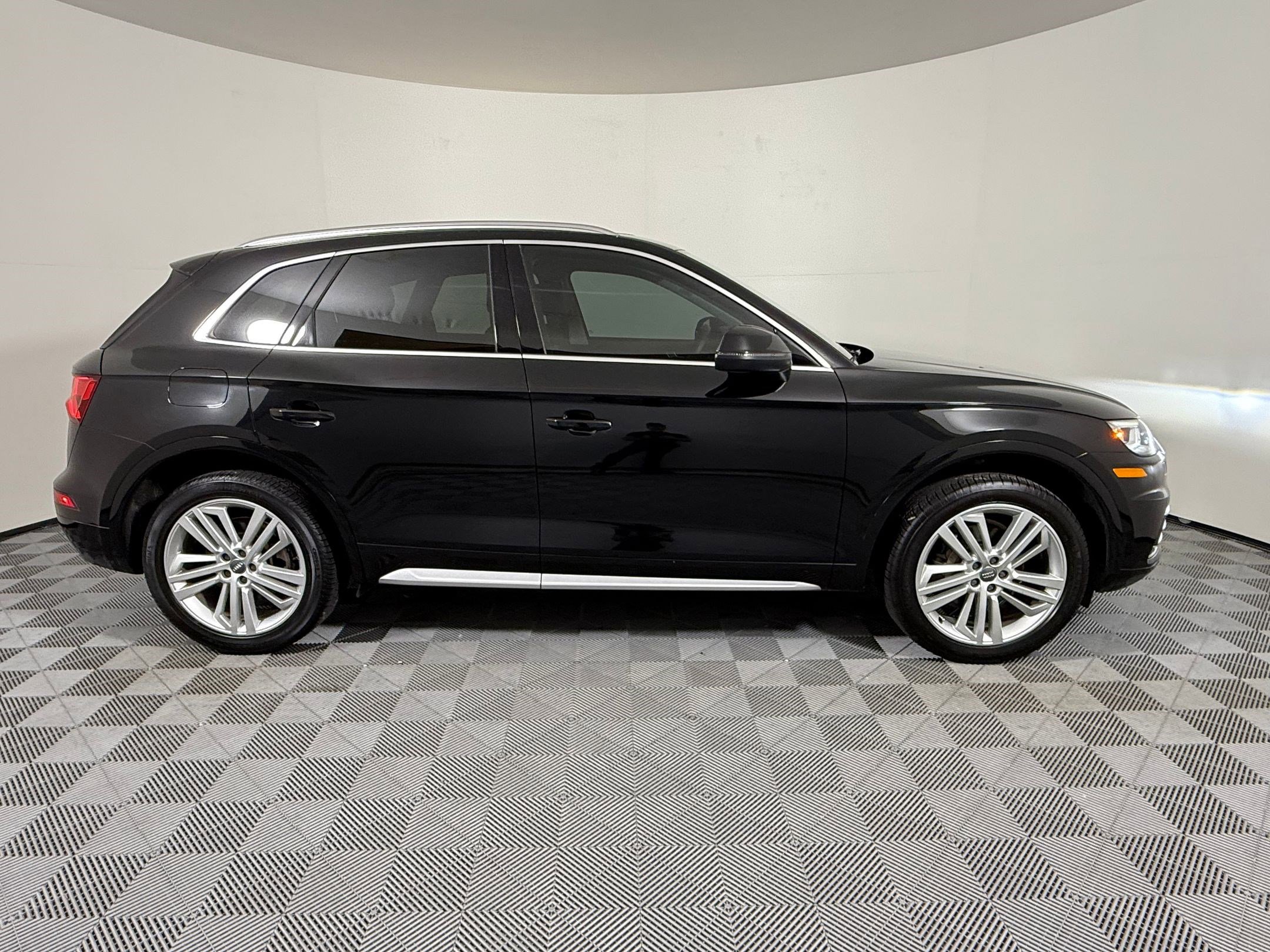 Used 2019 Audi Q5 2.0T Premium Plus w/ Premium Plus Package AWD/4WD image 9