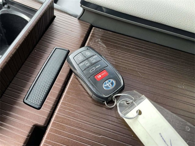 Used 2022 Toyota Sienna XLE image 34