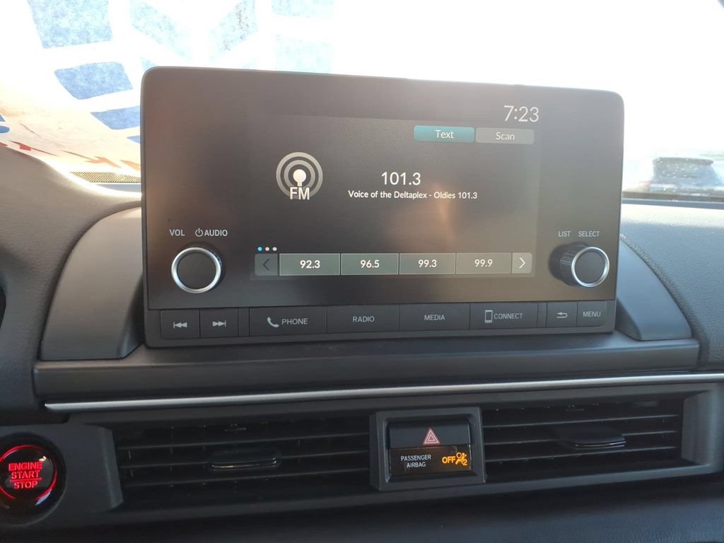 Used 2025 Honda Pilot Sport image 15