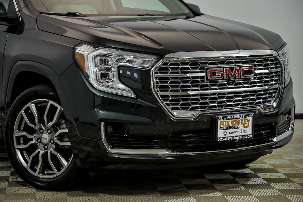 Used 2022 GMC Terrain Denali w/ Denali Premium Package image 2