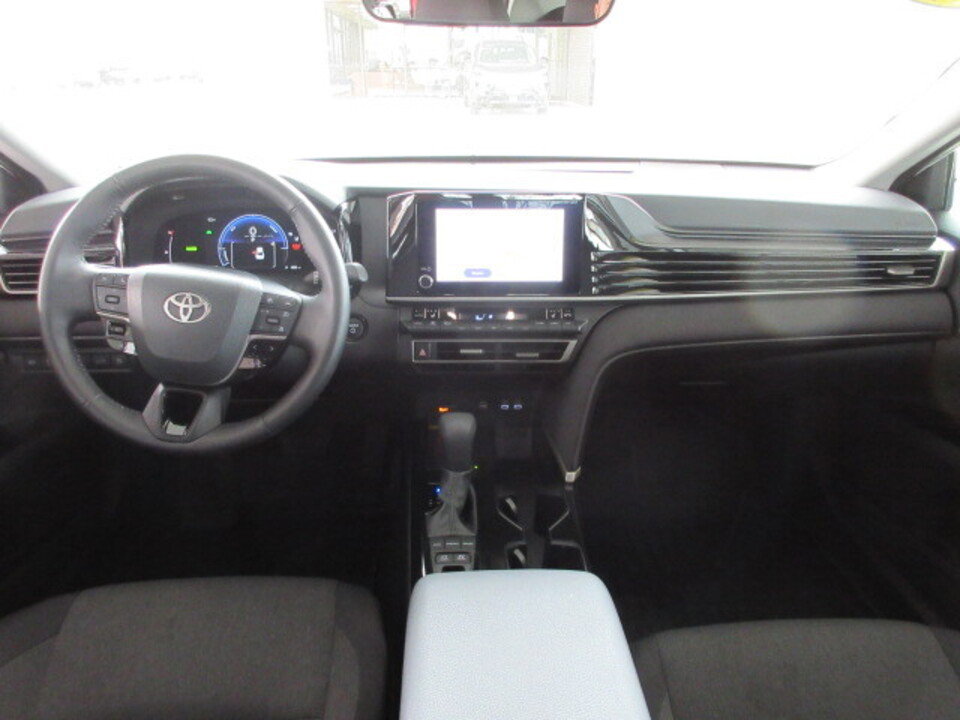 Used 2025 Toyota Camry LE w/ Convenience Package image 15