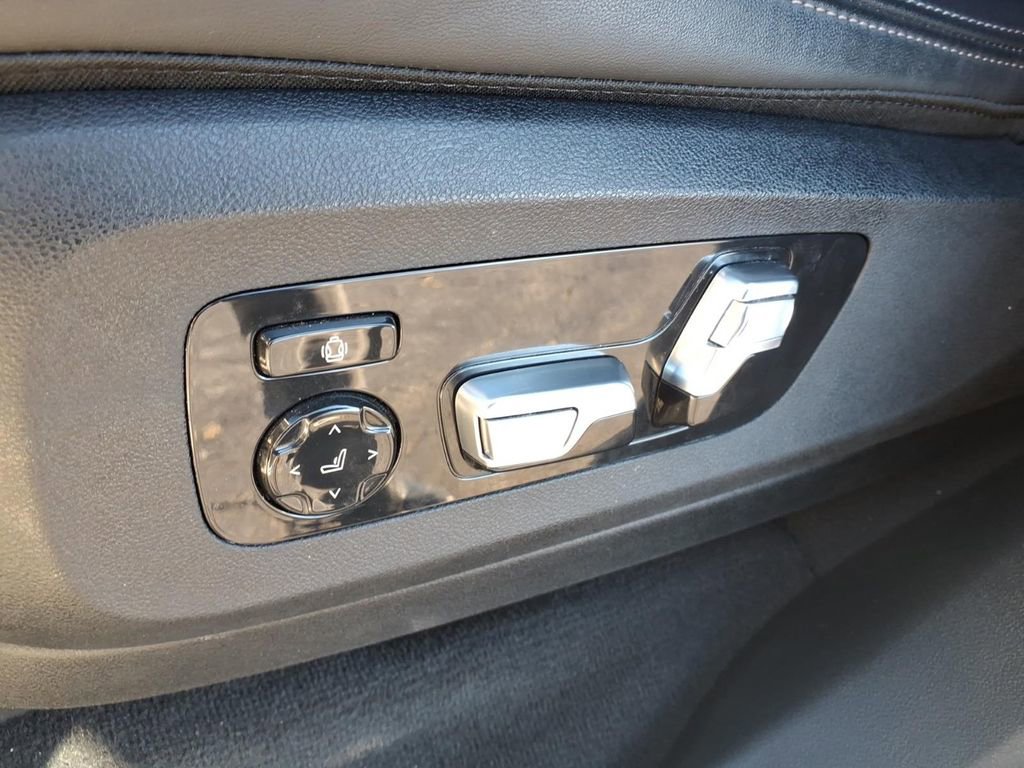 Used 2024 BMW X5 xDrive40i w/ Premium Package image 25