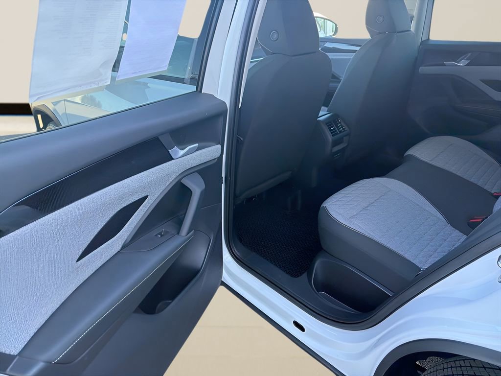 Used 2025 Volkswagen Tiguan S image 26