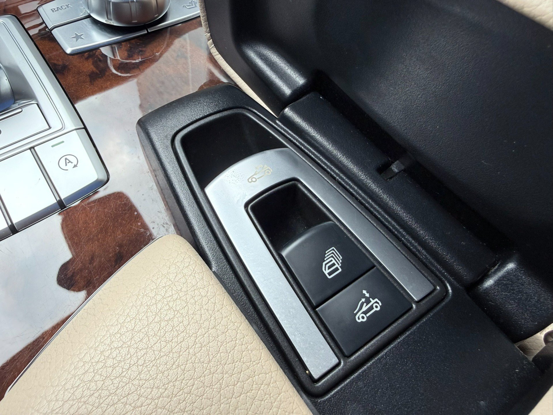 Used 2015 Mercedes-Benz SL 550 image 23