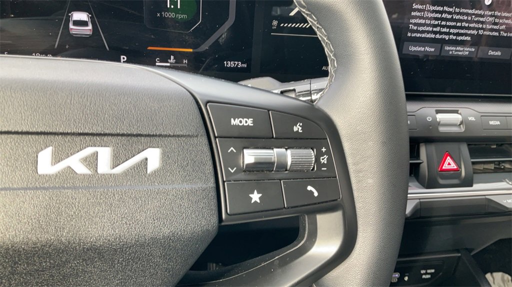 Used 2025 Kia K4 EX image 27
