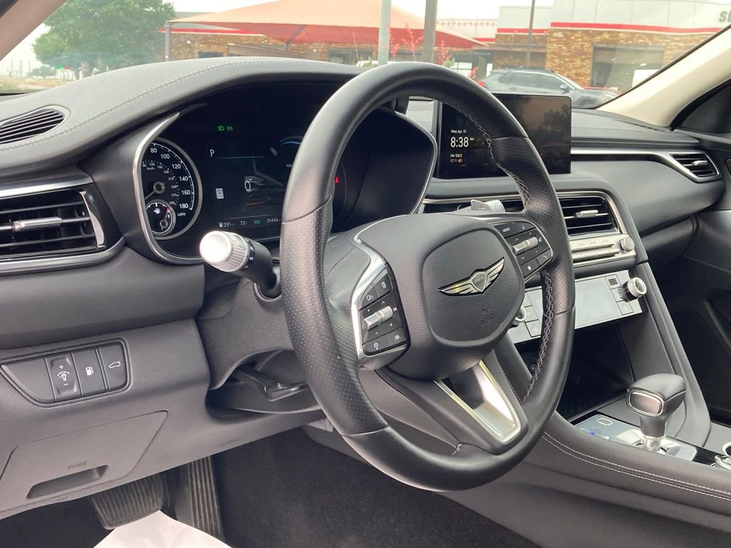 Used 2025 Genesis G70 2.5T image 9