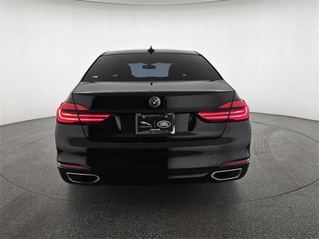 Used 2016 BMW 740i image 7