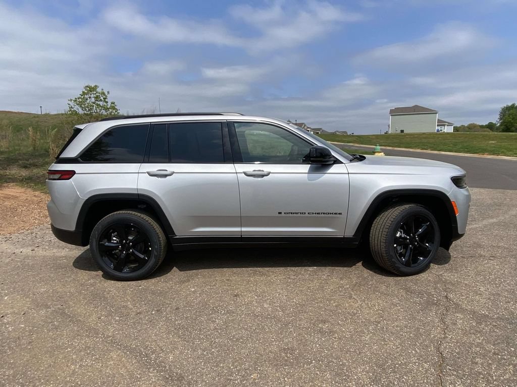 New 2026 Jeep Grand Cherokee Limited w/ Limited Altitude Package RWD image 37