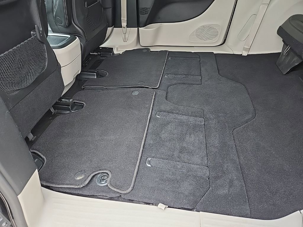 Used 2024 Chrysler Pacifica Touring-L image 84