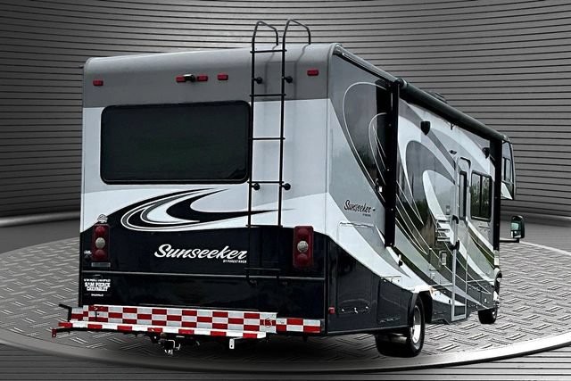 Used 2016 Ford E-450 and Econoline 450 Super Duty w/ Motorhome Prep Package RWD image 6
