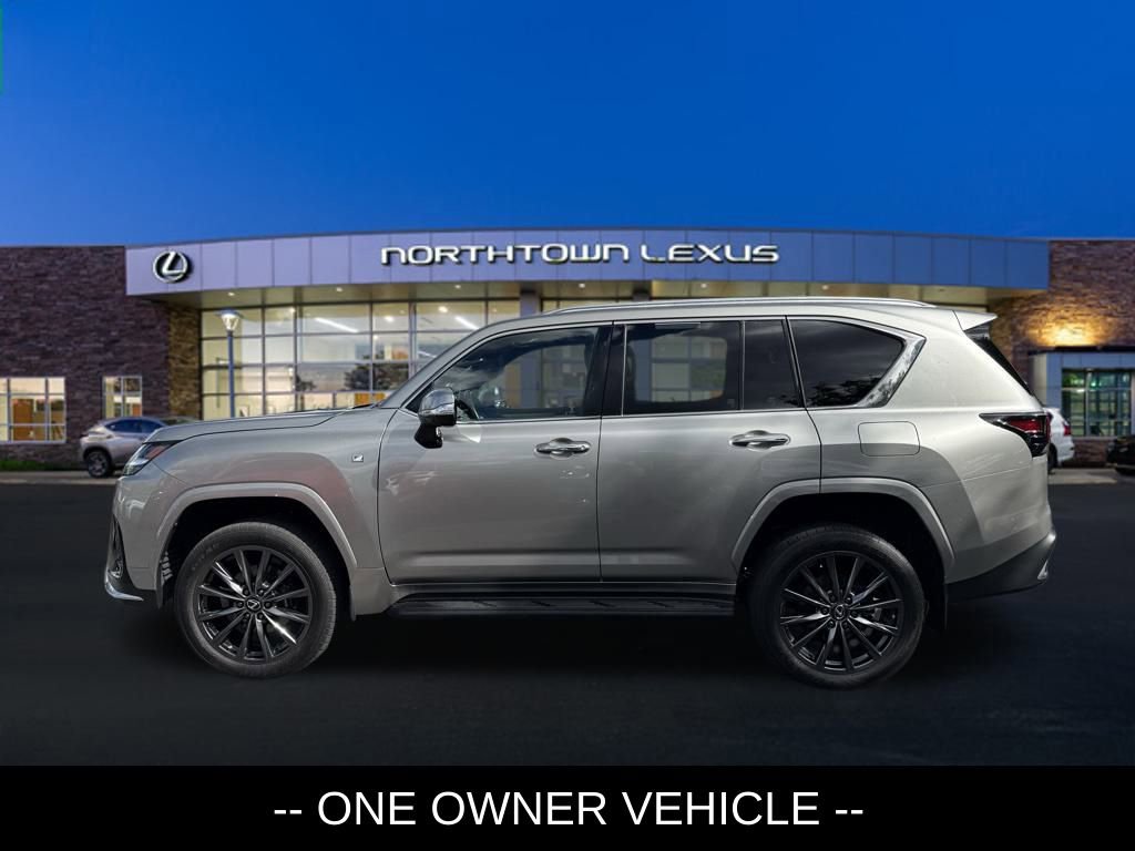 Used 2022 Lexus LX 600 F Sport image 2