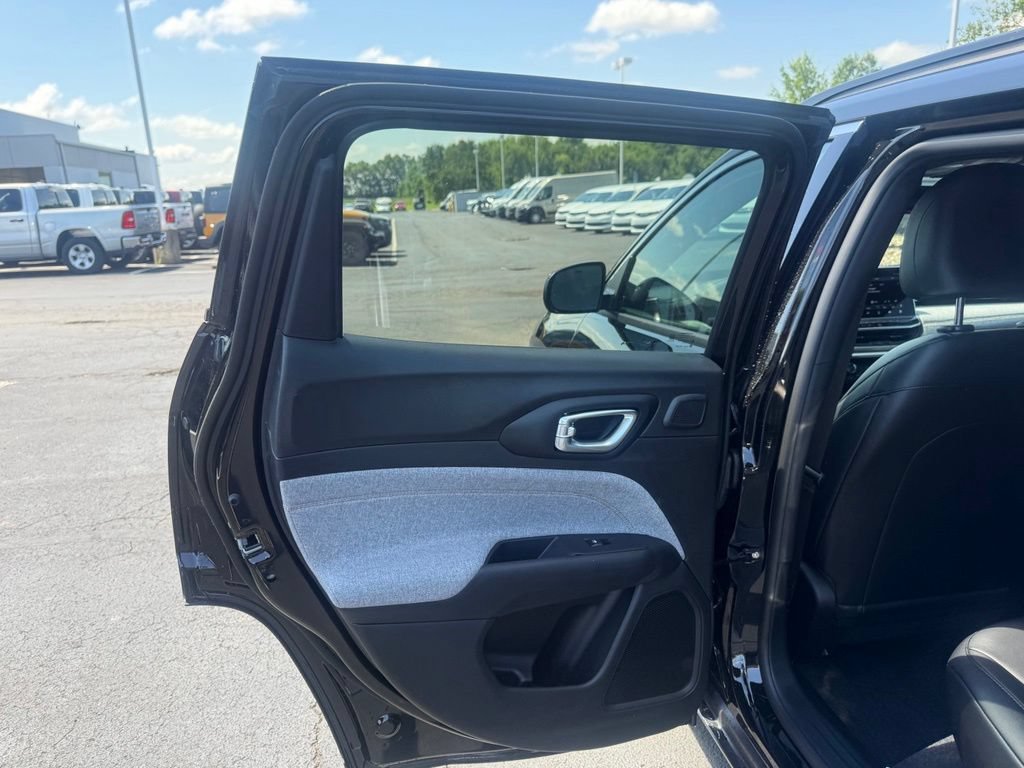 New 2026 Jeep Compass Latitude AWD/4WD image 32