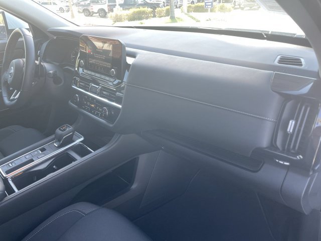 Used 2025 Nissan Pathfinder SV FWD image 28