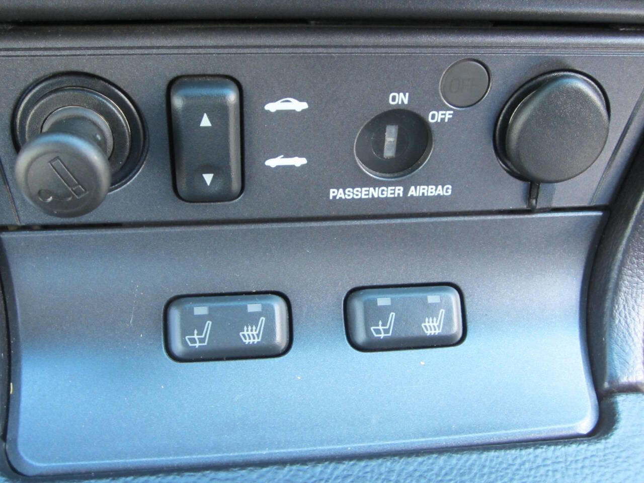 Used 2004 Ford Thunderbird Deluxe RWD image 37